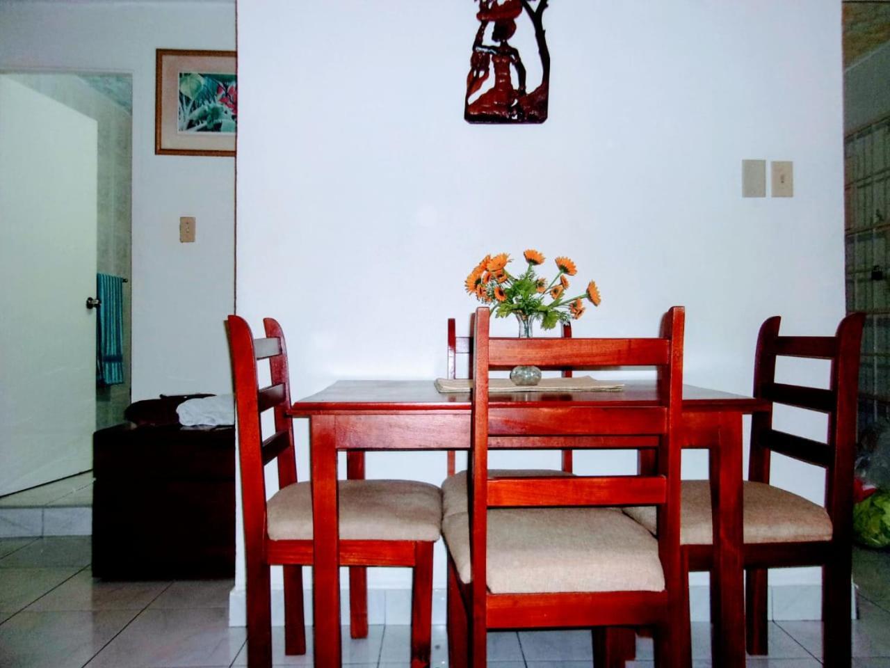 Central Oaklands Kingston Apt Bagian luar foto
