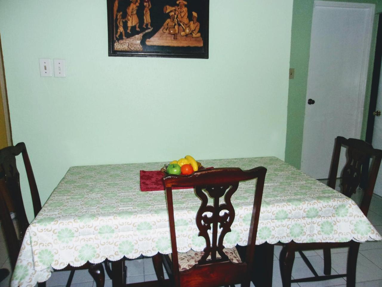 Central Oaklands Kingston Apt Bagian luar foto